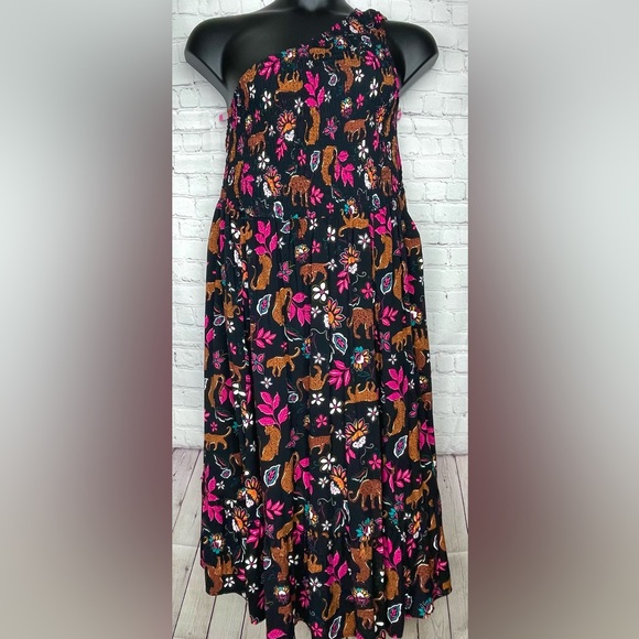 Plus Size - Picture 7 of 8